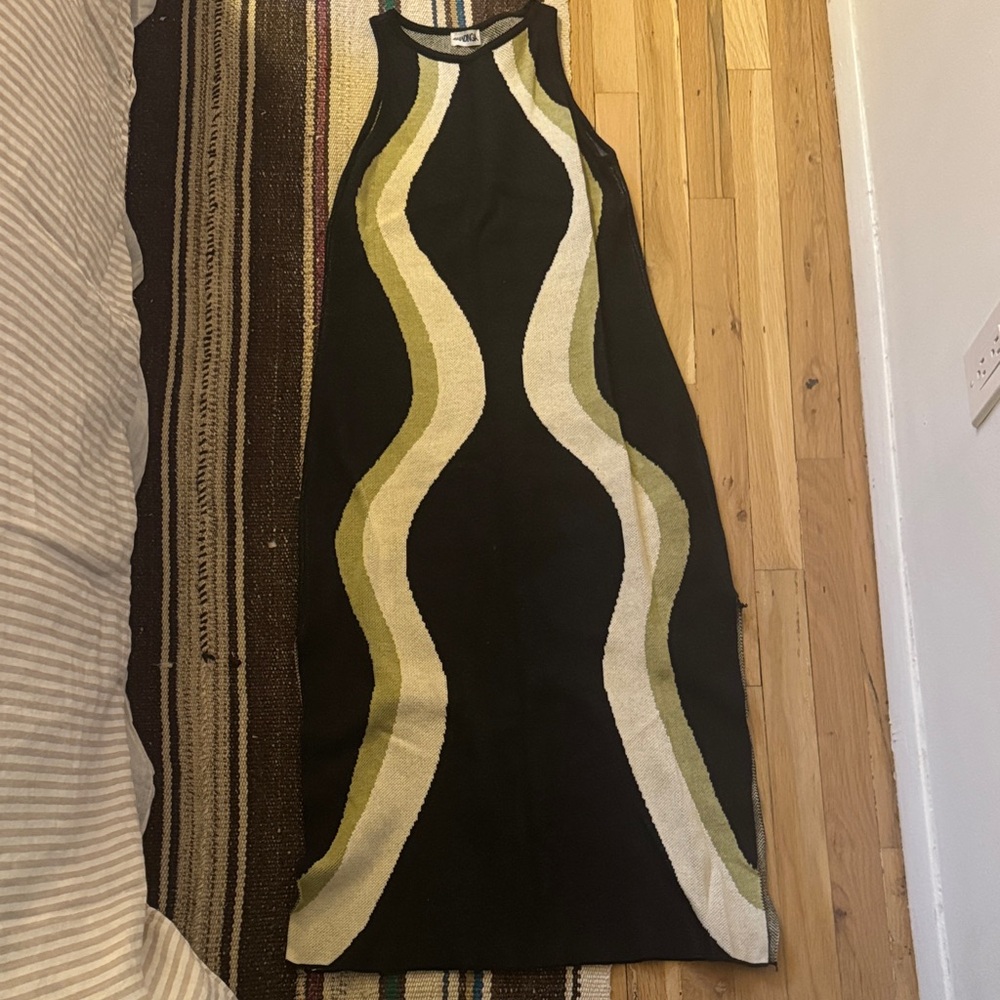 Elegant Black and Green Midi Dress